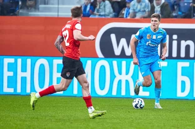 Даниэль Фернандес и Александр Соболев. Футболисты Даниэль Фернандес и Александр Соболев в матче «Зенит» — «Химки» (1:0).