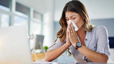 Аллерголог рассказал, как защититься аллергикам во время цветения березы