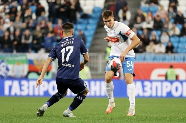 Илья Кирш (справа) в матче против «Крыльев Советов».