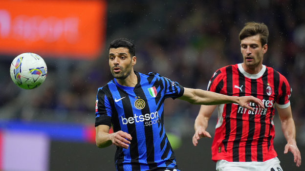 Форвард «Интера» Мехди Тареми в матче с «Миланом».