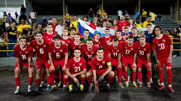 Илья Кирш (в нижнем ряду, №4).