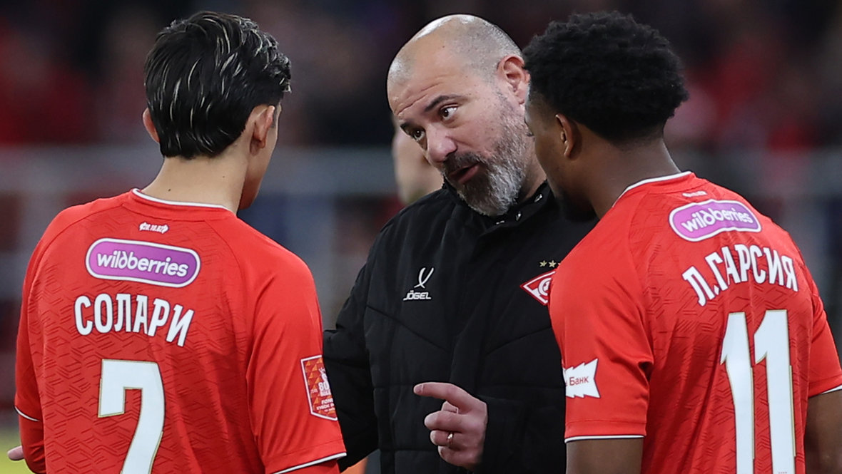 Пабло Солари, Деян Станкович и Ливай Гарсия. Главный тренер «Спартака» Деян Станкович и футболисты Пабло Солари и Ливай Гарсия