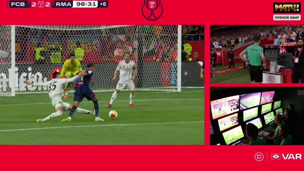 Эпизод матча «Барселона» — «Реал».