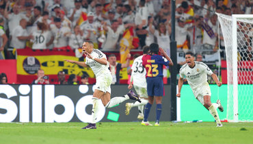 Килиан Мбаппе празднует гол в матче «Барселона» — «Реал» в финале Кубка Испании.