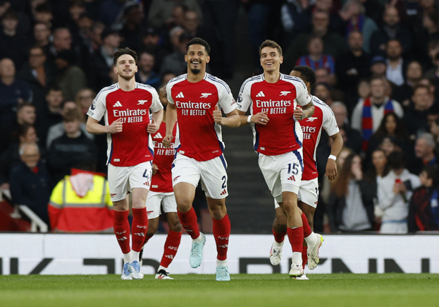 Деклан Райс, Вильям Салиба и Якуб Кивер. Футболисты «Арсенала» Деклан Райс, Вильям Салиба и Якуб Кивер