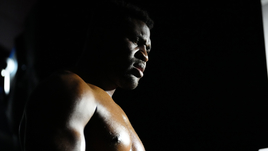 Экс-чемпион UFC Нганну насмерть сбил 17-летнюю девушку. В Камеруне его требуют посадить