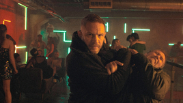 Кадр из фильма «Опустошение», реж. Гарет Эванс, Netflix