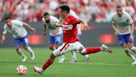 Футболист Эсекиэль Барко забивает гол в матче «Спартак» — «Факел» (3:0). 18 августа 2024 года. Москва.