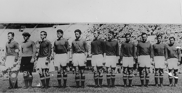 Сборная России по футболу перед матчем против Финляндии. 1952 год.