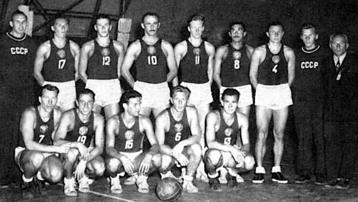 Сборная СССР — второй призер XI Олимпийских игр в Хельсинки-1952. Стоят (слева направо): Анатолий Конев, Хейно Круус, Юрий Озеров, Отар Коркия, Илмар Куллам, Нодар Джорджикия, Степас Бутаутас, Станисловас Стонкус, Степан Спандарян; нижний ряд: Казимирас Петкявичус, Юстинас Лагунавичус, Майгонис Валдманис, Иоанн Лысов, Александр Моисеев.