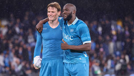 «Наполи» обошел «Интер» и готов закрепить лидерство в серии А. «Лечче» нечем крыть козыри команды Конте