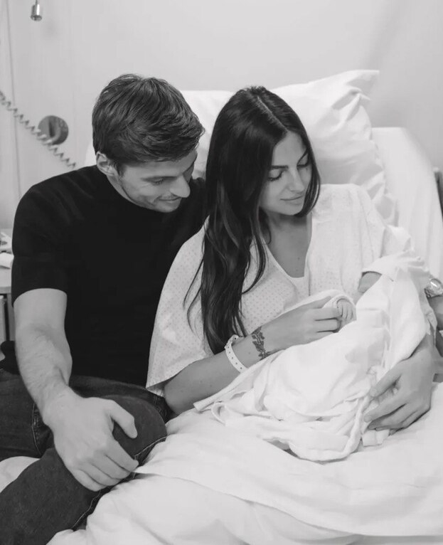 Макс Ферстаппен и Келли Пике с новорожденной дочерью.