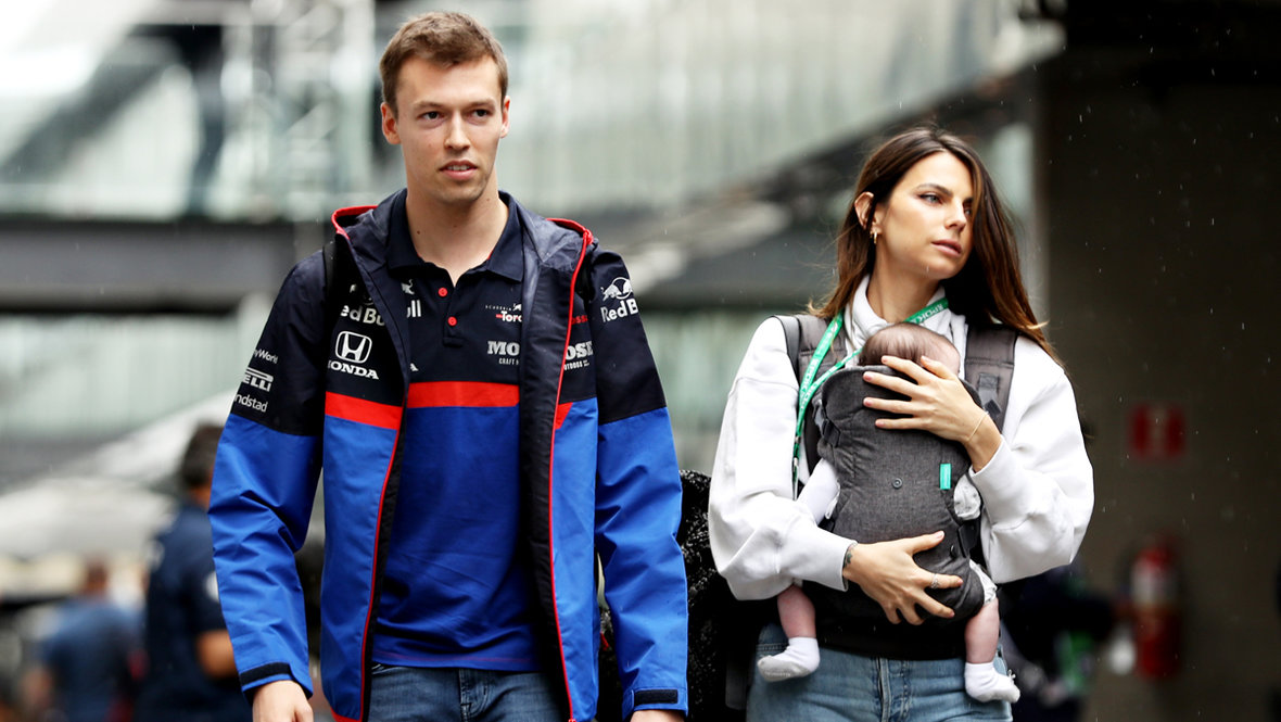 Даниил Квят и Келли Пике с дочерью. Автогонщик Даниил Квят и его бывшая девушка Келли Пике