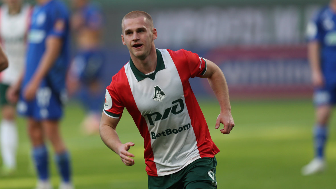 Сергей Пиняев празднует гол в ворота «Оренбурга» в матче РПЛ 3 мая.