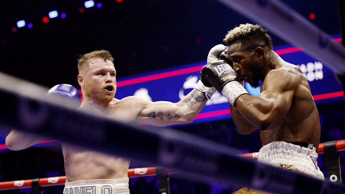 Сауль Альварес и Уильям Скалл.