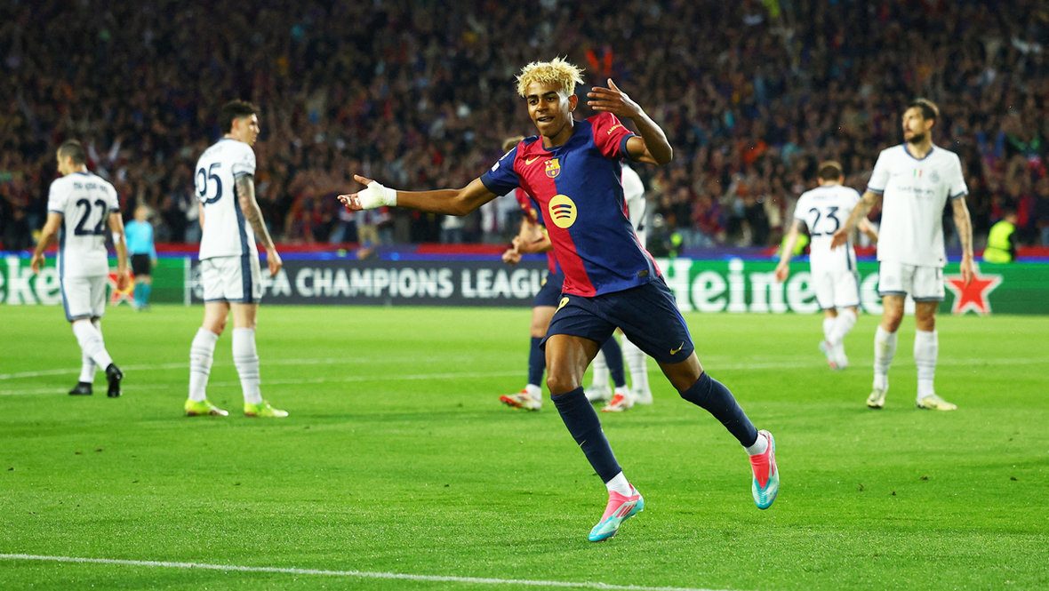 Ламин Ямаль. Нападающий Ламин Ямаль празднует гол в матче «Барселона» — «Интер» (3:3).