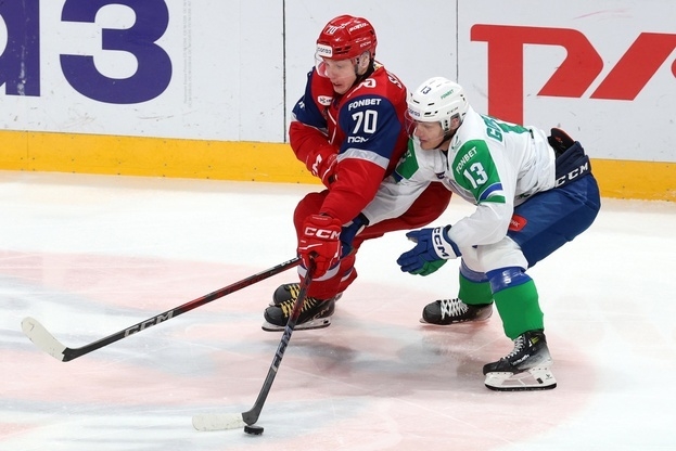 Егор Сурин в матче против «Салавата Юлаева».