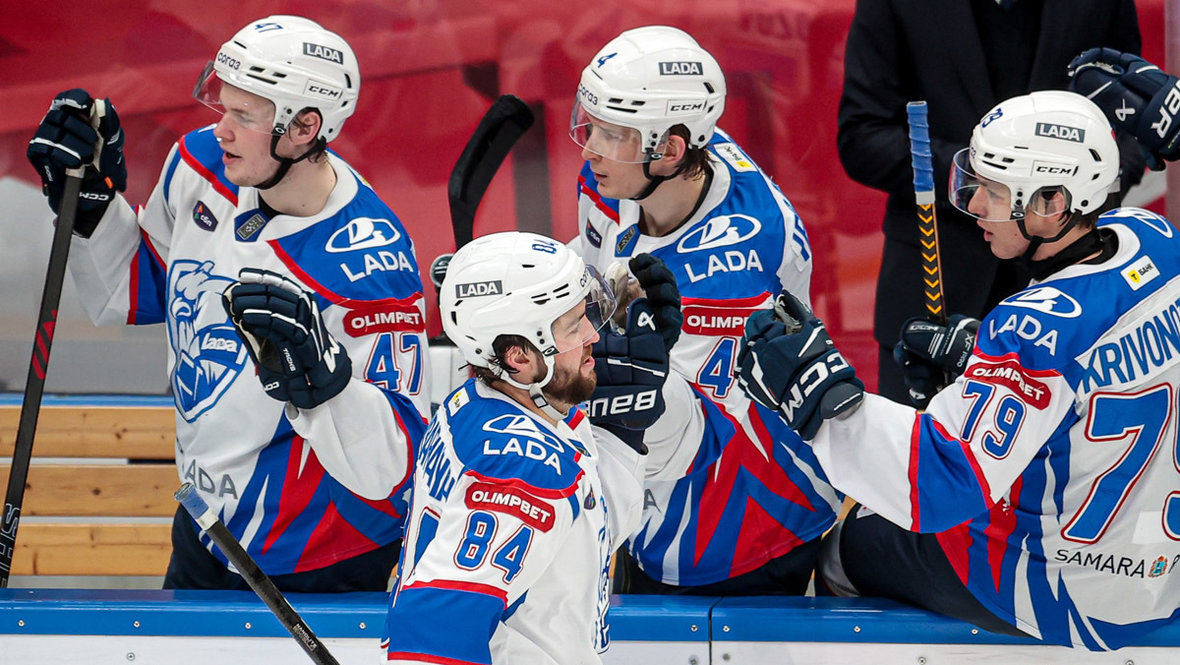 Хоккеисты «Лады» Егор Морозов, Андрей Алтыбармакян, Марсель Ибрагимов и Матвей Кривоножкин