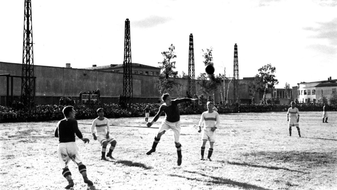 Товарищеский футбольный матч в Ленинграде. 1944 год. Товарищеский футбольный матч в Ленинграде. 1944 год