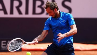 Медведев победил Норри и встретится с Попыриным в третьем круге турнира в Риме