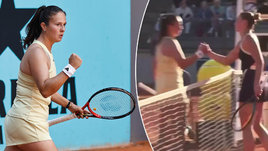 Украинка Костюк пожала руку Касаткиной после матча в Риме