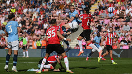 «Ман Сити» споткнулся на аутсайдере, «Бавария» красиво проводила Мюллера, во Франции — беспорядки на трибунах