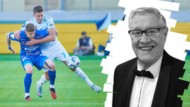 Футболисты Валентин Пальцев и Александр Соболев борются за мяч в матче РПЛ «Динамо» Махачкала — «Зенит» (0:1)