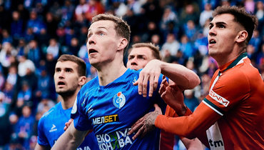 Нападающий «Факела» Владимир Ильин и защитник «Локомотива» Лукас Фассон.