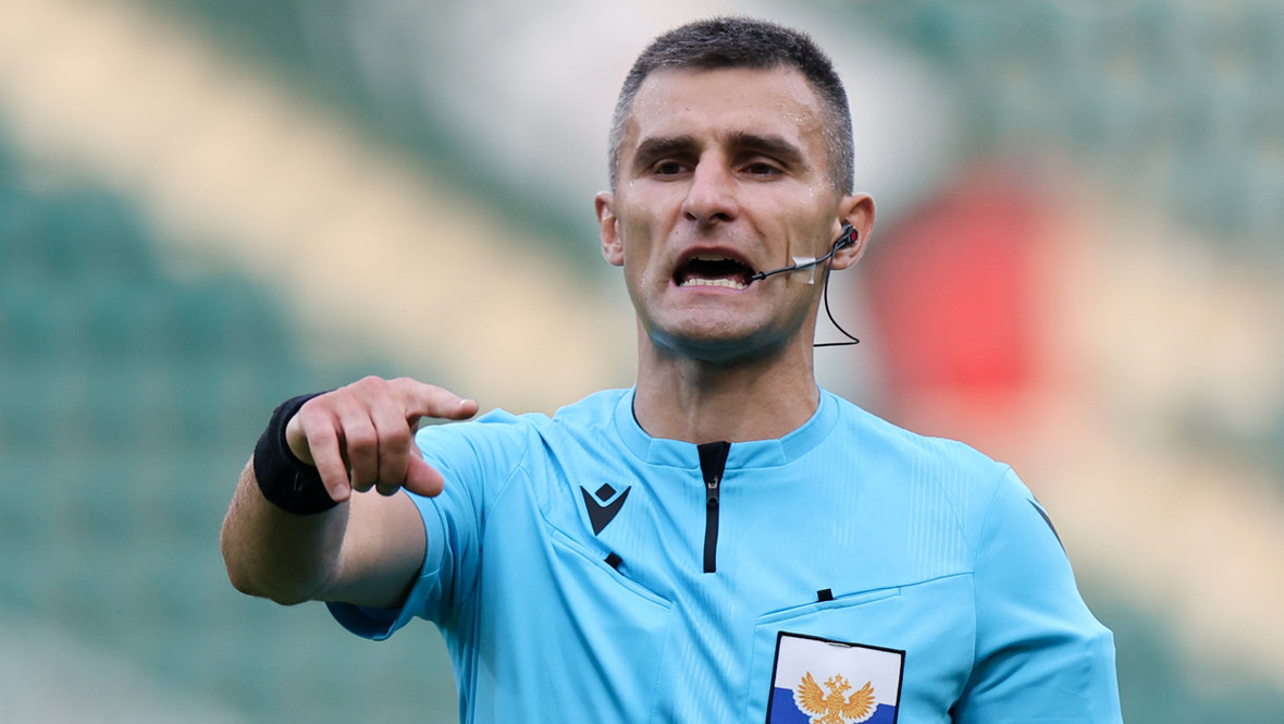 Футбольный судья Алексей Сухой