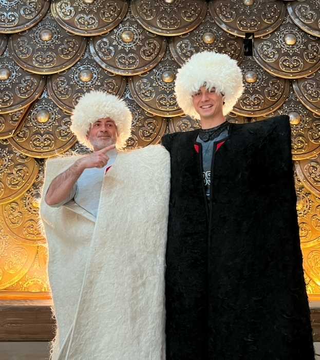 Ацамаз Гизоев в национальном костюме. Ацамаз Гизоев в национальном костюме.