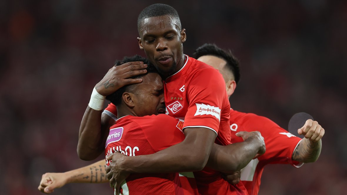 Маркиньос и Кристофер Мартинс.