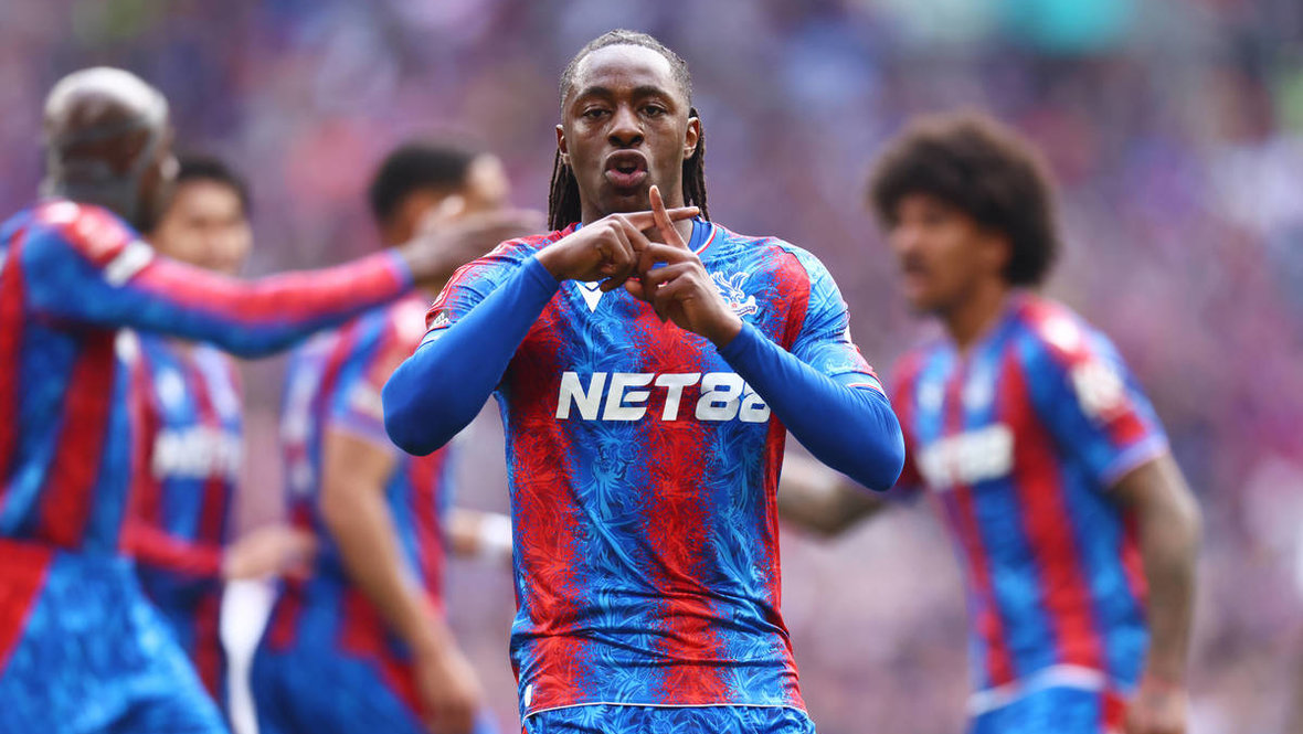 Эбере Эзе («Кристал Пэлас»).