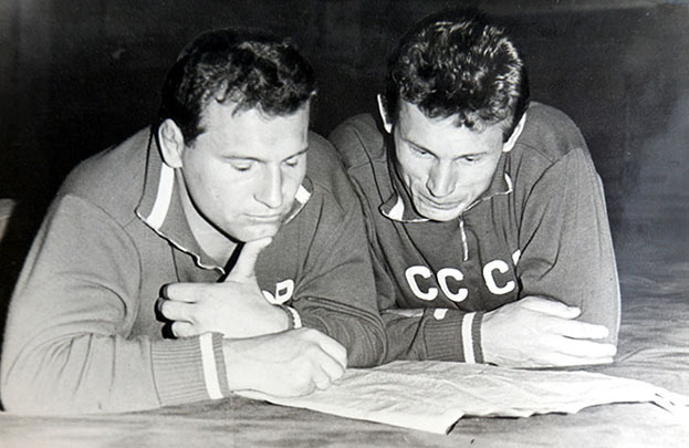Александр Иваницкий С Александром Медведем на чемпионате мира 1963 года в Софии.