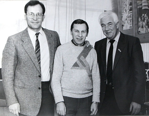 Александр Иваницкий с популярными спортивными комментаторами Евгением Майоровым (в центре) и Георгием Сурковым.