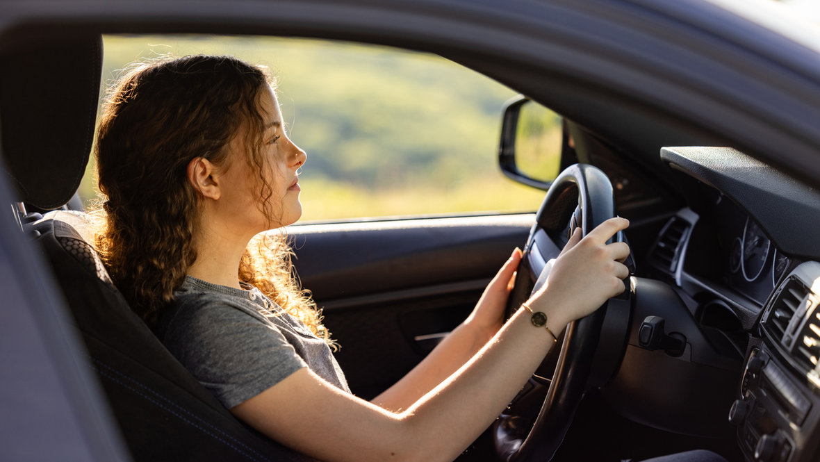 Девушка в машине