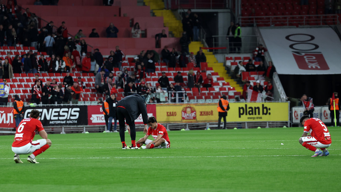 Эмоции игроков «Спартака» после поражения «Ростову» 15 мая.