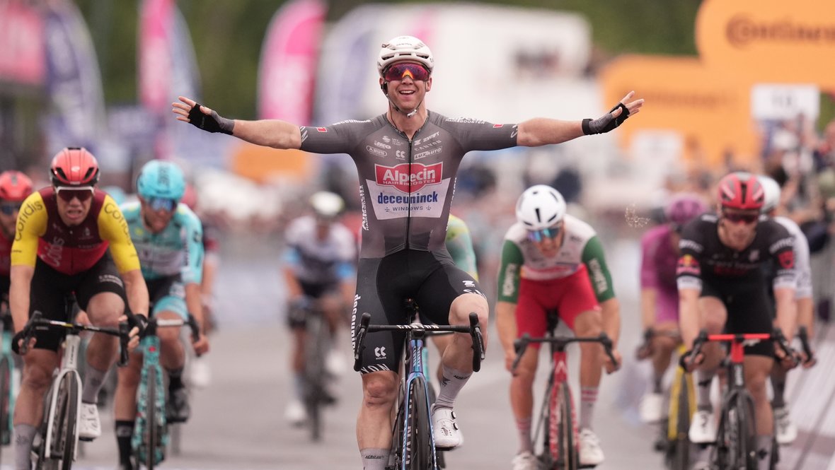 Кэйден Гровс.