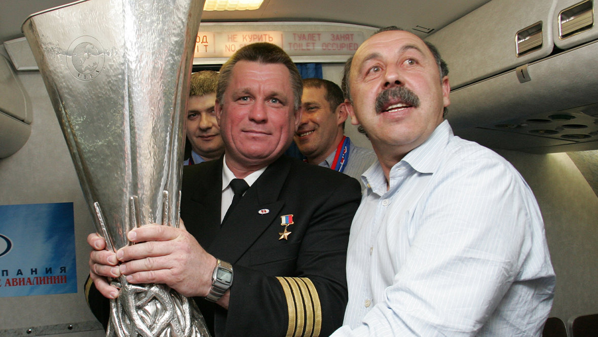 В самолете мы летим в Россию