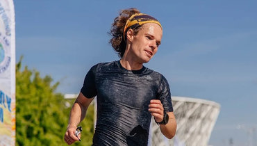 Нашему ультрамарафонцу предъявили претензии за флаг России на финише. Рекорд Заборского — под вопросом