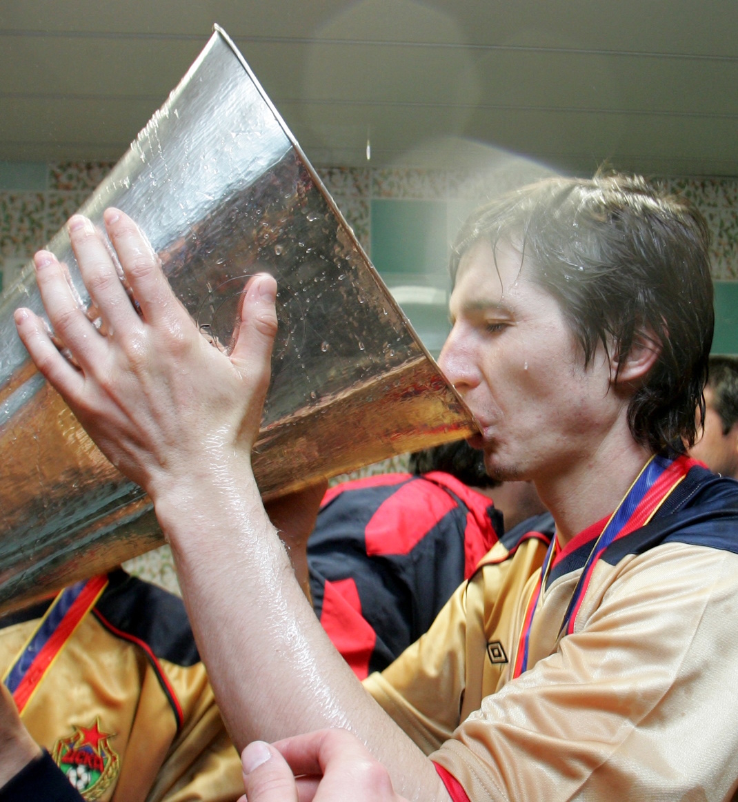 Евгений Алдонин с Кубком УЕФА.