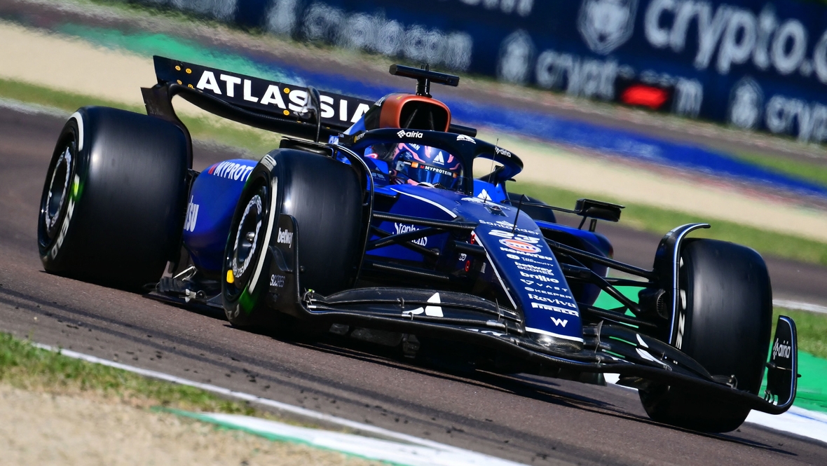 Болид Алекса Албона.