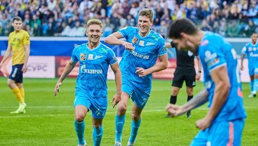 Футболисты «Зенита» Юрий Горшков и Александр Соболев.