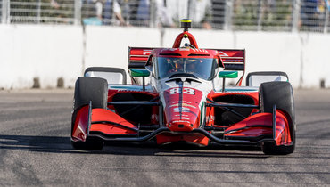 «Он новый герой!» Российский гонщик поверг в шок американцев в квалификации «Инди 500»