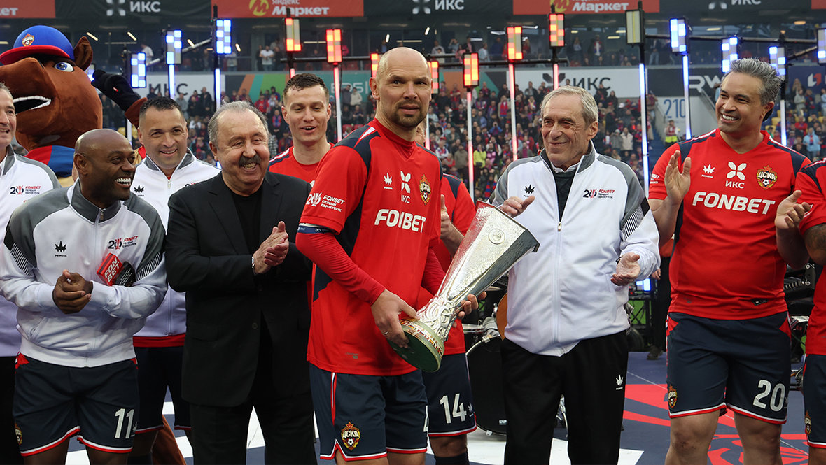Вагнер Лав, Валерий Газзаев, Сергей Игнашевич с Кубком УЕФА, Владимир Шевчук, Дуду.