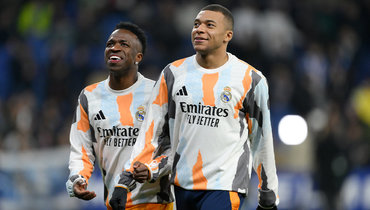 Килиан Мбаппе (справа) и Винисиус Жуниор.