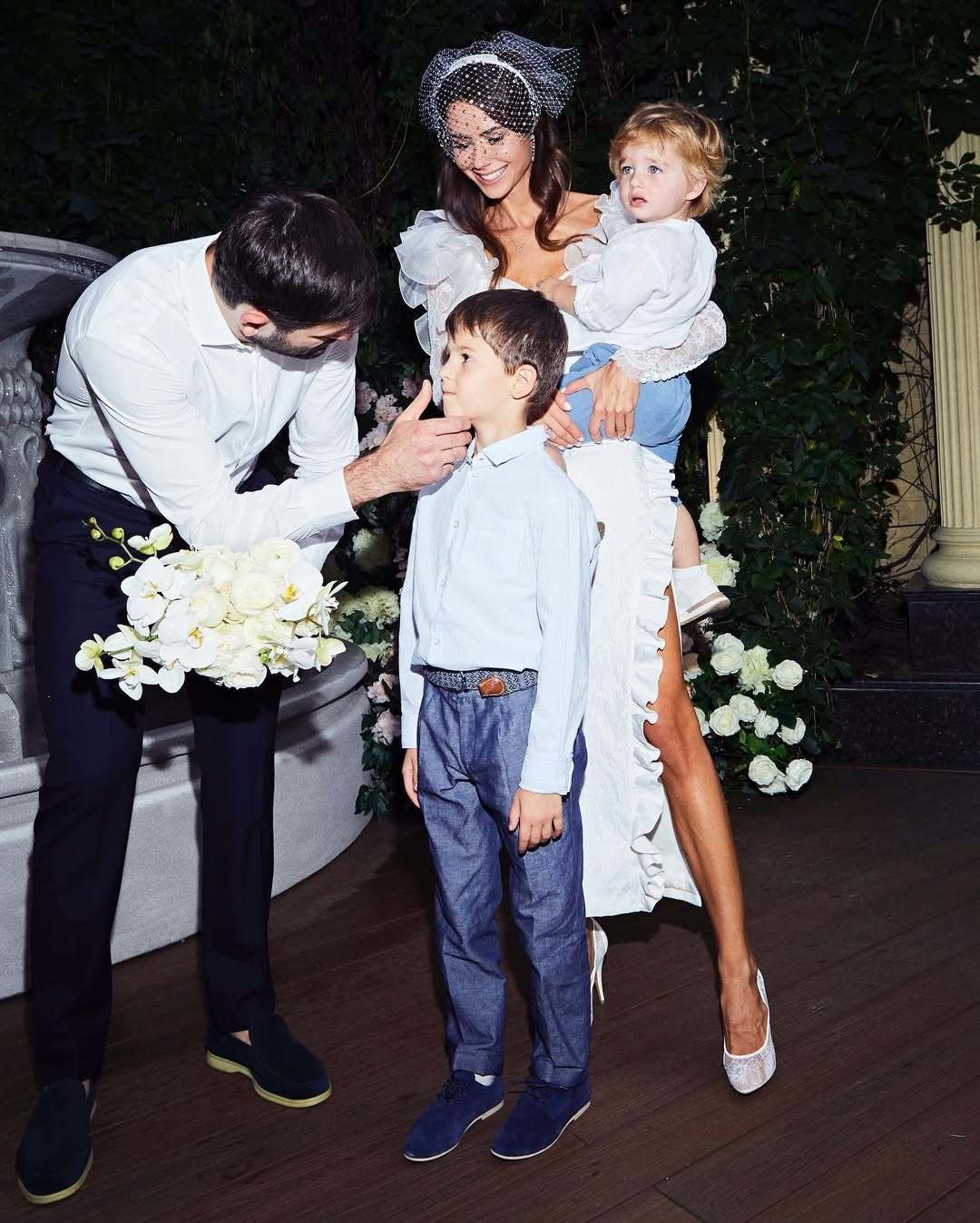 Александр Радулов с Анной Бокий, сыновьями Макаром и Мироном.