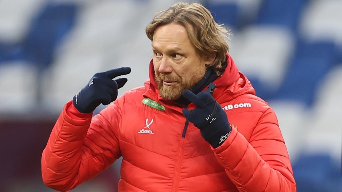 Валерий Карпин.