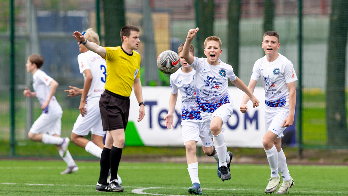 ФК «Алмаз — Антей».