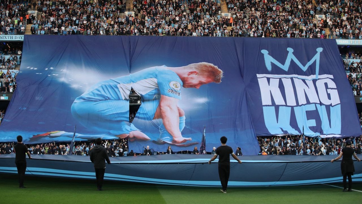 Баннер в честь Кевина де Брейне.