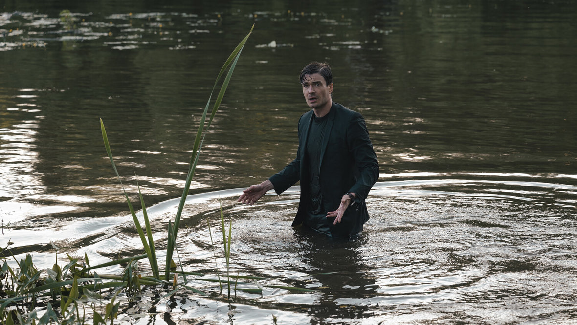 Кадр из сериала «Чужие деньги», реж. Игорь Твердохлебов, Иви, START